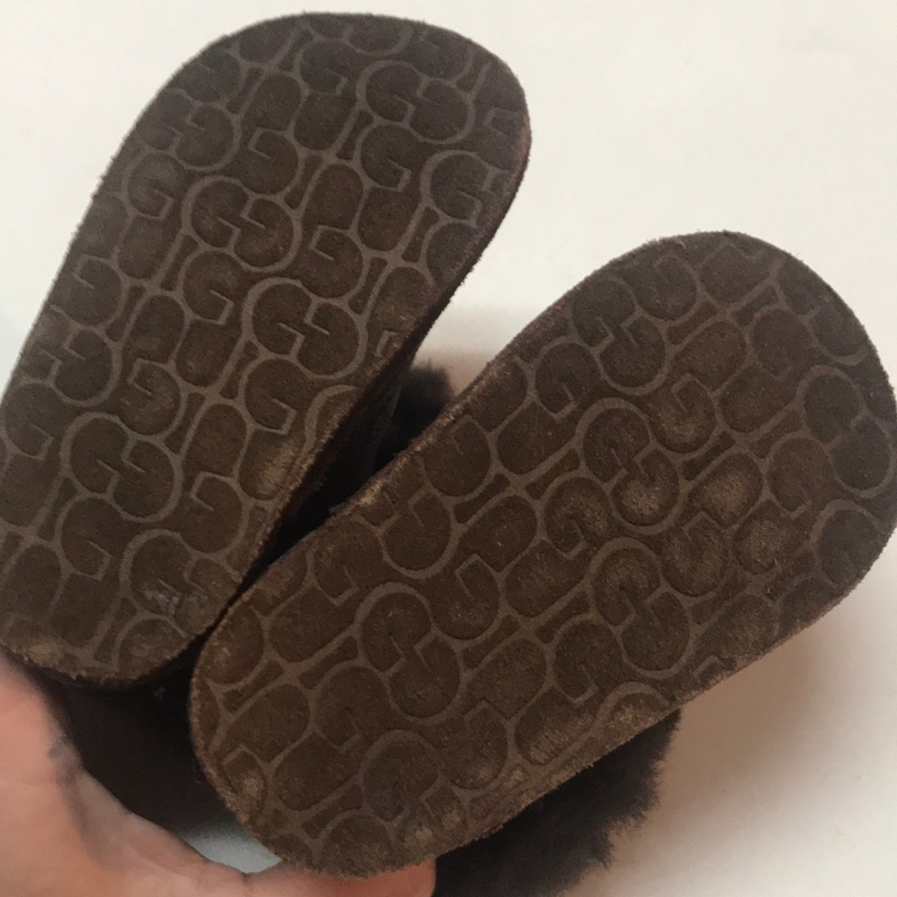Uggs - Picture 2 of 4
